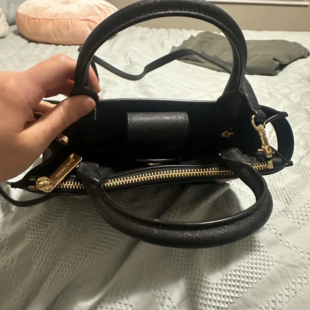 Michael Kors mini purse - Picture 2 of 3